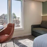 מלון Hampton By Hilton 3*