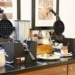 מלון Hampton By Hilton 3*
