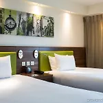 Hampton By Hilton מלון