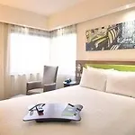 Hampton By Hilton מלון יורק