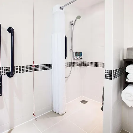 Hotel Hampton By Hilton 3*