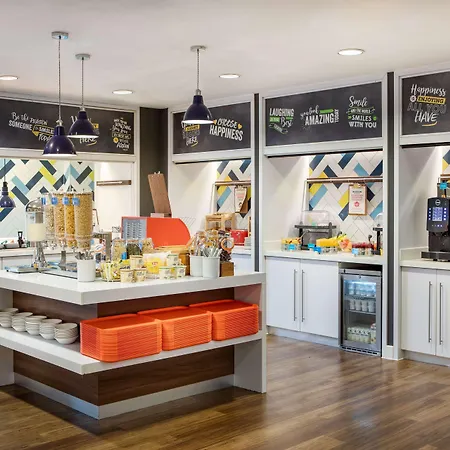 Hampton By Hilton Hotell 3*