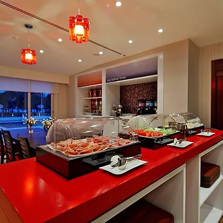 Hotel Hampton By Hilton 3*