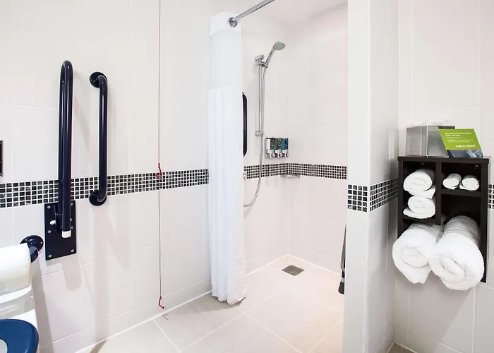 Hotel Hampton By Hilton 3*