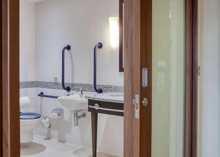 Hampton By Hilton 3*