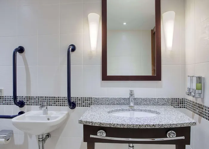 Hampton By Hilton 3*