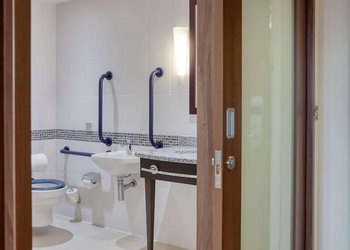 Hotel Hampton By Hilton 3*